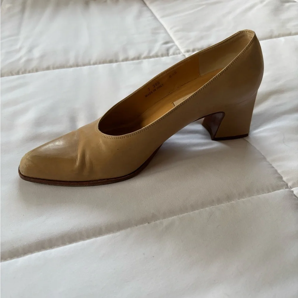 Vintage Coach Tan Pumps